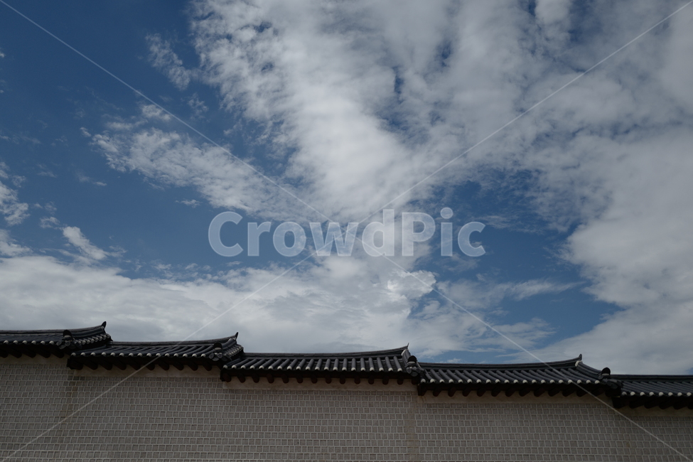 경복궁,돌담,한국전통,하늘,구름,sky,cloud,koreatraditional,koreanculture,stonewall,architecture,한국전통,한국문화,korean traditional,korean culture,건축물,건물외관,exterior,building,structure,architecture,construction