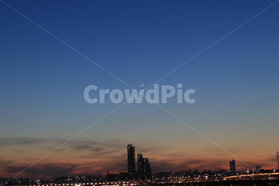 초승달,달,초저녁,한강,석양,일몰,낙조,야경,밤,풍경,nightscape,night,landscape,도시,city,한국도시풍경,한국도시경관,korea cityscape,nature,자연,outdoors,옥외