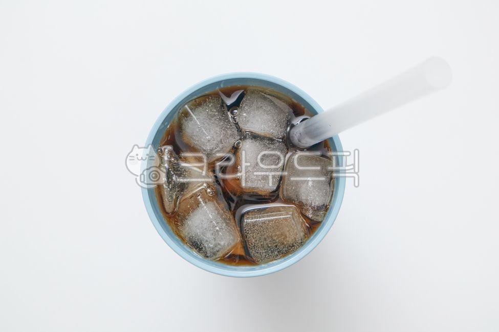 콜라,빨대,흰색배경,텀블러,컵,파란,파랑,블루,스카이블루,여름,차가운,차가움,탄산수,시원한,음료수,drink,beverage