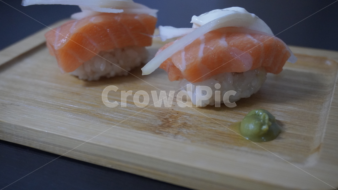 초밥,연어,연어초밥,나무접시,회,음식,일식,shshi,음식,식재료,요리,food,cook,meal,dishes,food reserves,일식,일본음식,일본요리,Japanese food,Japanese dishes,Japanese meal,Japanese cook