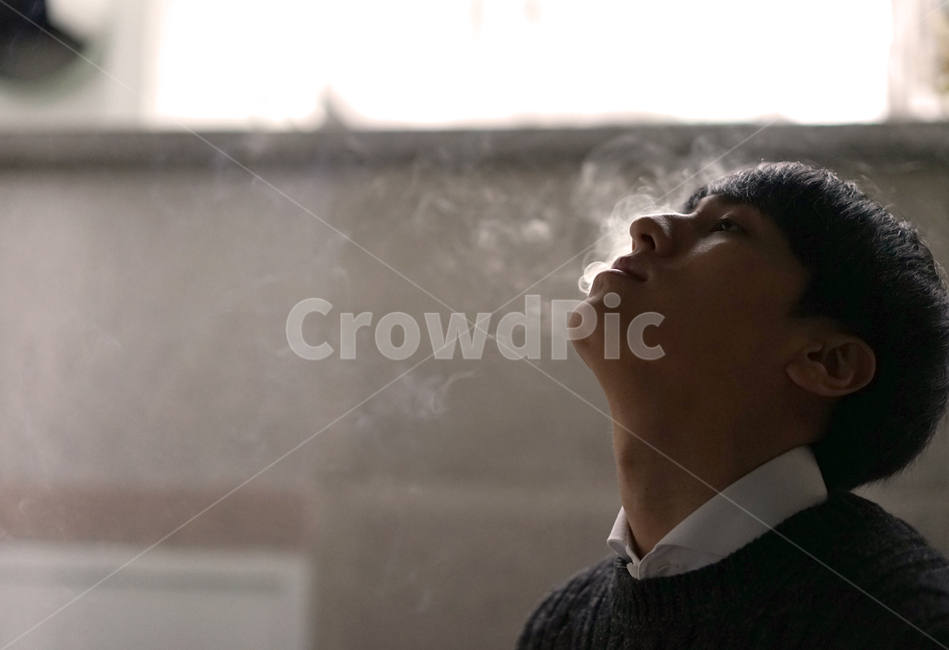 남성,남자,담배,흡연,담배연기,연기,금연,니코틴,사람,인물,인간,human,person,남성,남자,man,male,건강,헬스웨어,헬스케어,healthware,health care,감성,sensible,feeling