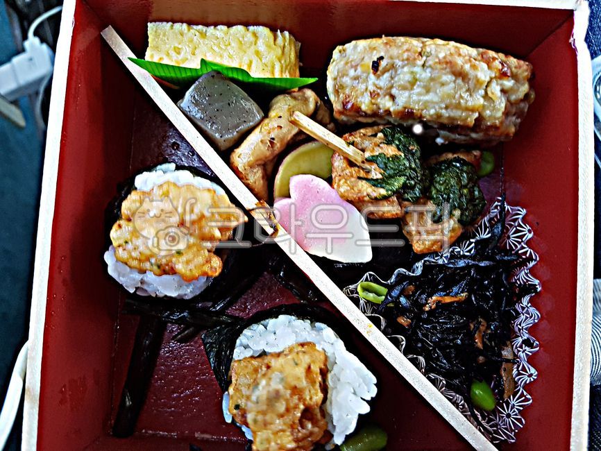 Nagoya,Nagoya food,Japanese food,japan,japaneselunchbox,ekiben,tenmusu,nagoyafood,Tenmus lunch box,Japanese cuisine,meal,lunchbox,bento,japanese,japanesefood,Shrimp Tempura Sushi,lunch box,Ekiben,nagoya