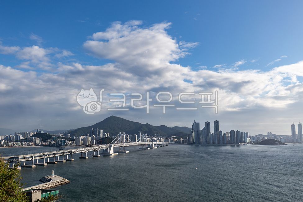 광안대교,부산,광안리,해운대,하늘,구름,자연,빌딩,도시,바다,물,뭉게구름,관광,관광지,풍경,부산풍경,부산바다,풍경배경,배경,부산배경