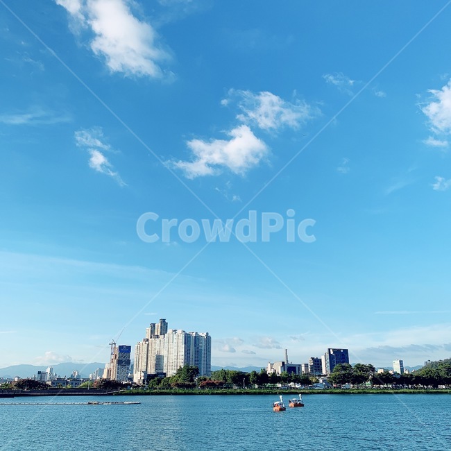 오리배,water,호수,못,하늘,맑음,한국도시풍경,한국도시경관,korea cityscape