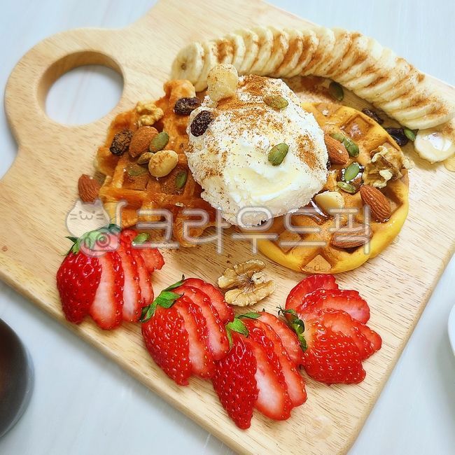 plating,cinnamon,lunch,croffle,party food,home party,homeparty,ice cream,waffle,honey,croissant,cooking,Home Cafe,home party food,brunches,homemade,Crople,cook,Brunch dishes,home cook,strawberry,Home party cooking,homecook,food,Lunch,meal,icecream,dish,br