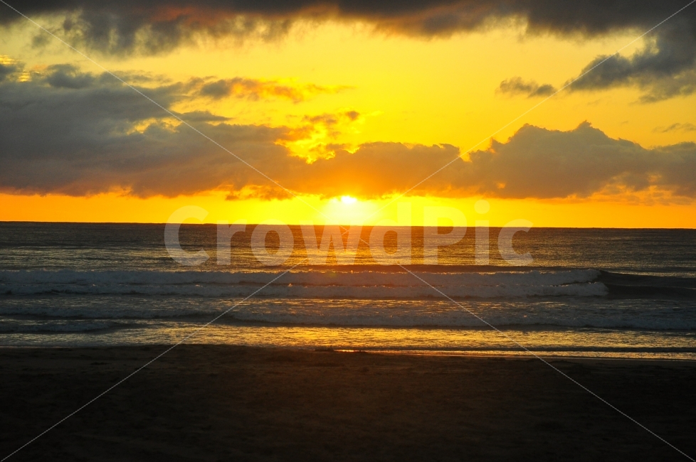 호주,바다,일출,수평선,자연,파도,해변,하늘,구름,태양,베이트먼스베이,australia,batemansbay,sunrise,sun,horizontal,nature,water,sea,waves,sky,clouds,background,자연,풍경,nature,landscape,해변,바다,beach,sea,sunlight,햇빛,outdoors,옥외,dusk,황혼,dawn,새벽,red sky,붉은 하늘,sunset,일몰
