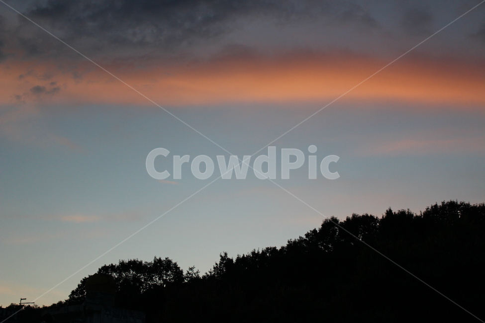 노을,구름,하늘,숲,파란색,붉은색,sunset,cloud,sky,forest,blue,red,자연,풍경,nature,landscape,outdoors,옥외