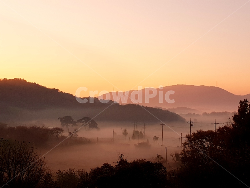 산,여명,안개,풍경,빛,들판,자연,풍경,nature,landscape,실루엣,그림자,silhouette,shadow,outdoors,옥외,weather,날씨