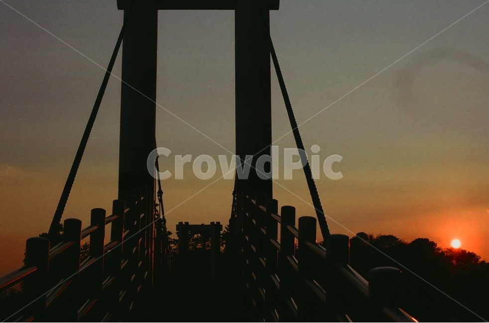 다리,bridge,sunset,일몰,산,구조물,역광,자연,nature,감성,mood,감성사진,배경사진,vibe,감성,sensible,feeling