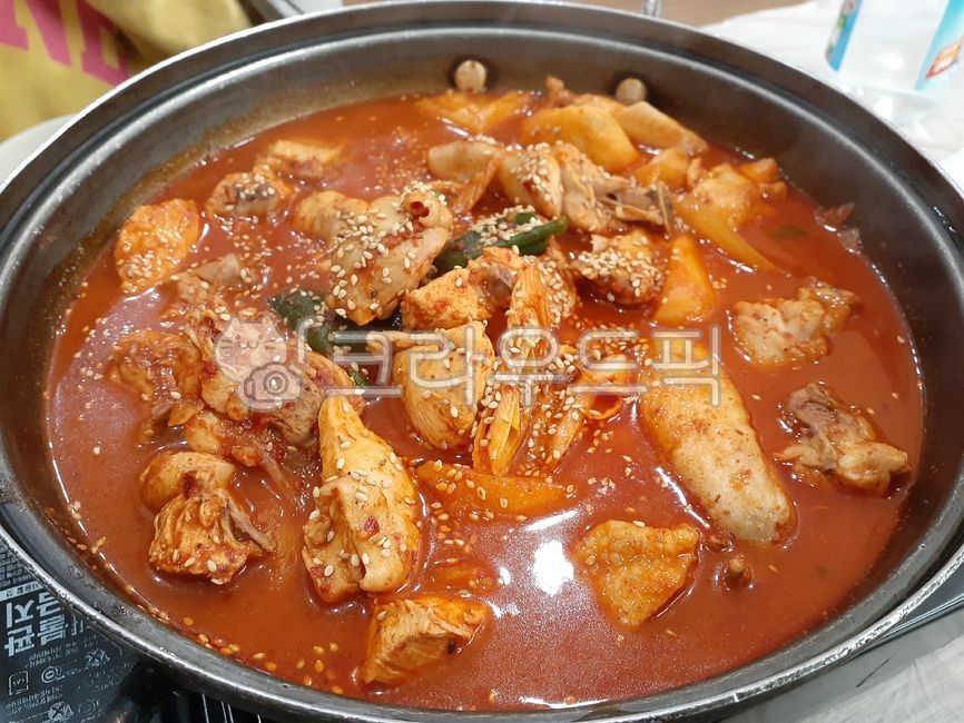 seasoning,lunch,table setting,eat out,Chicken doritang,Korean,food,meal,meat,stirfry,cooking,spicy food,Dak bokkeumtang