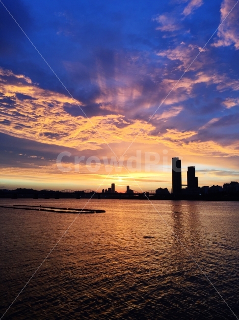 한강,강가,해질녘,풍경,일몰,풍경사진,고수부지,도시,풍경,city,landscape,한국도시풍경,한국도시경관,korea cityscape,실루엣,그림자,silhouette,shadow,nature,자연,outdoors,옥외,sunset,dawn,새벽,red sky,붉은 하늘,dusk,황혼,sky,하늘