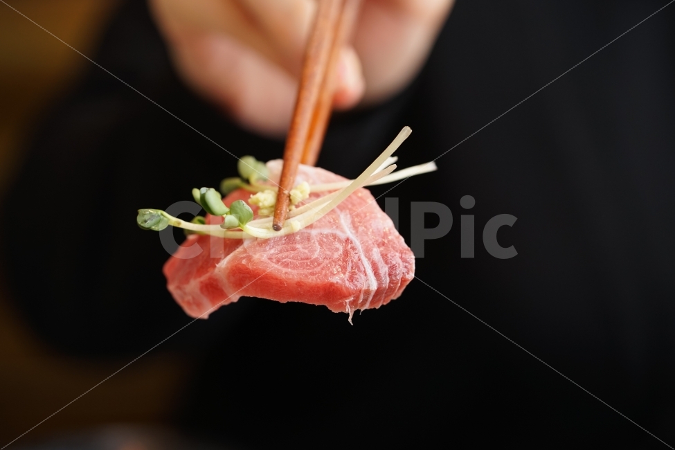 	참치,참치회,안주,음식,일식,먹방,횟감,소주안주,안주추천,안줏거리,먹거리,붉다,레드,빨강,싱싱,색감,음식,식재료,요리,food,cook,meal,dishes,food reserves,수산물,해산물,fishery products,seafood,일식,일본음식,일본요리,Japanese food,Japanese dishes,Japanese meal,Japanese cook