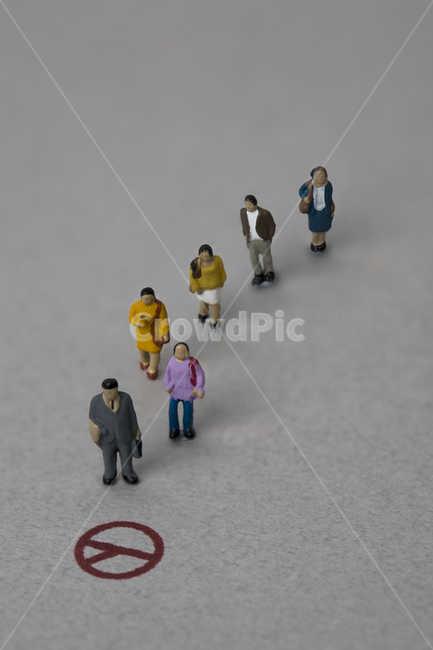 오브젝트,사람,선거,선거권,사람들,남자,여자,찬성,반대,성인,후보,미니어처,봄,대통령,투표,컨셉,누끼,기표,군중,남성,여성,십대,이십대,삼십대,중장년,장년층,중년층,기득권,보수,진보,여권,국회의원,대통령선거,보궐선거,국회의원선거,결정,한표,의원,그레이,회색,도장,빨강,빨간색,선거도장,기호,줄서다,줄,기다리다,선거이미지공모전