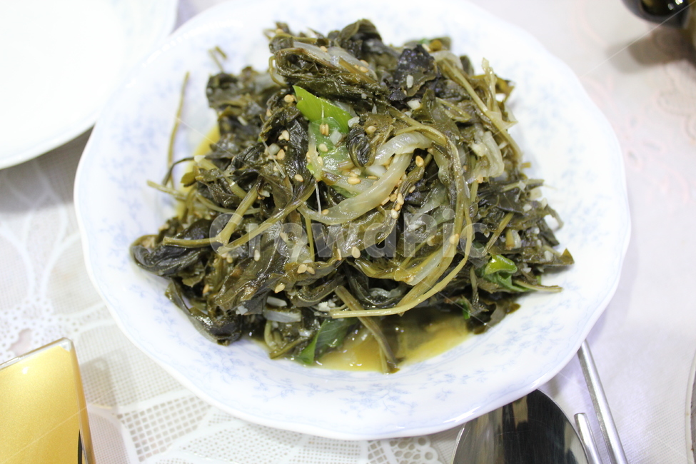 반찬,음식,산나물,취나물,묵나물,접시,파,깨소금