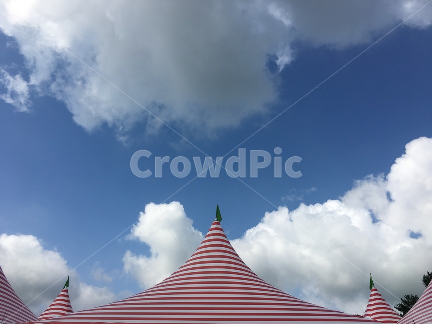 하늘,구름,하늘색,천막,스트라이프,sky,cloud,stripe,red,bluesky,풍경