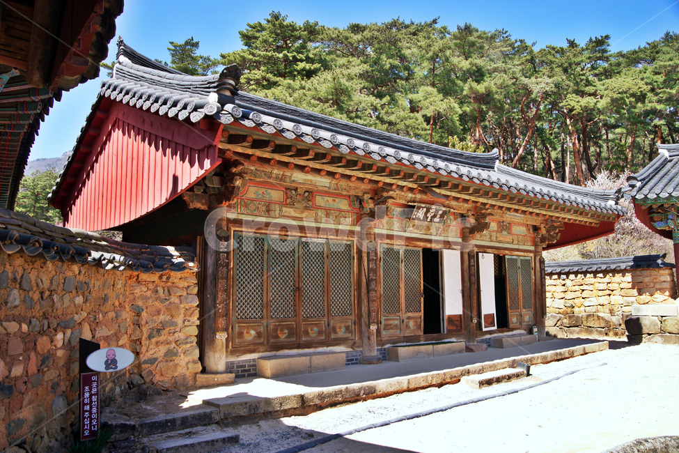 삼성각,통도사,지공선사,나옹선사,무학대사,고승,진영,고건축,양산,유네스코세계문화유산,법보사찰,삼보사찰,한국전통,한국문화,korean traditional,korean culture,종교,신앙,religion,belief,faith,건축물,건물외관,exterior,building,structure,architecture,construction