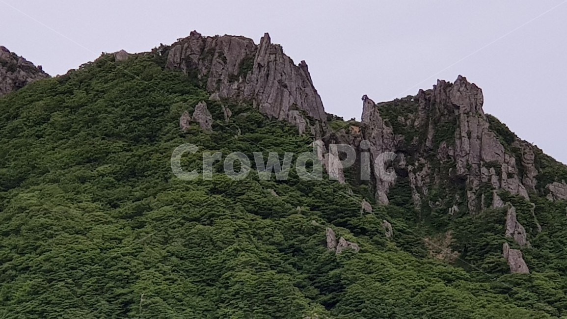 산,자연풍경,절벽,푸른산,여름산,자연,대자연,힐링