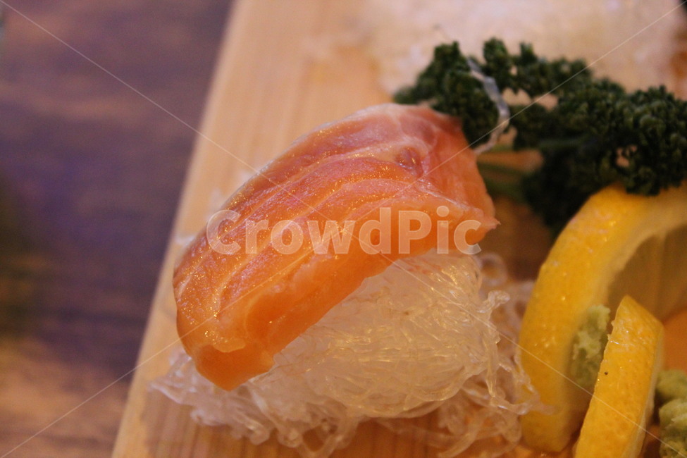 연어회,회,연어,살몬,salmon,신선한,물고기,생선,점심식사,저녁식사,회식,식사,맛있는,싱싱한,해산물,해물,바다,바다요리,한국,한국음식,일식,사시미