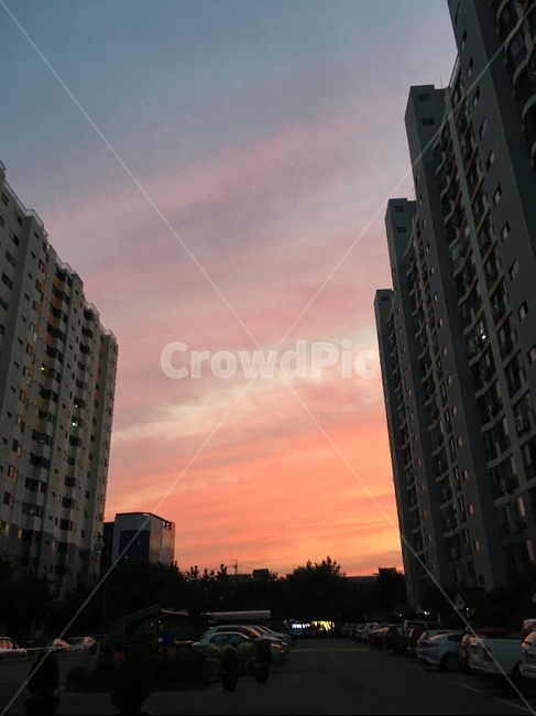 노을,해돋이,아파트,저녁,해질녘,동네,도시,풍경,city,landscape,한국도시풍경,한국도시경관,korea cityscape,building,건물,office building,사무실 건물,시티,town,high rise,고층 건물,urban,어반