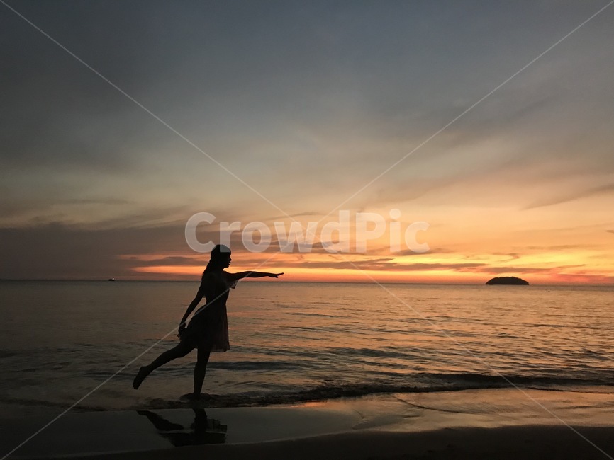 코타키나발루,바다,선셋,여행,노을,여자,풍경,일몰,뒷모습,옆모습,여자뒷모습,태양,구름,감성,저녁,해변,비젼,사람,인물,인간,human,person,여성,여자,woman,female,lady,인물실루엣,사람실루엣,character silhouette,human silhouette