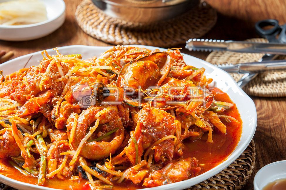 아구찜,해물,아구,아귀찜,아귀,해물찜,해산물,해물요리,해산물요리,생선,콩나물,고니,미더덕,음식점,식당,먹거리,맛집,해물음식점,해산물음식점,미나리,깨,참깨,백김치,김치,접시,food,음식,식사,조개,나무트레이,원목트레이,테이블,나무테이블,대나무,대나무받침,접시받침,나무받침,라탄,라탄트레이,라탄받침,가위,집게,한국음식점,한국전통음식,해물음식,해산물음식,아구탕,아귀탕,야채,채소,홍합,국내산홍합,국내산,국내산해산물,국내산해물,국내산수산물,음식,식재료,요리,food,cook,meal,dishes,food reserves