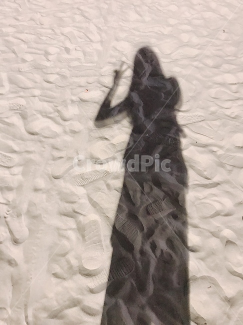 그림자,나,브이,모래사장,바다,겨울,계절,여름,그림자놀이,놀이,재미,혼자,자신,사람,인물,인간,여자,힐링,소녀,연출,설렘,추억,셀카,human,girl,lady,woman,feeling,healing,concept,sea,summer,rest