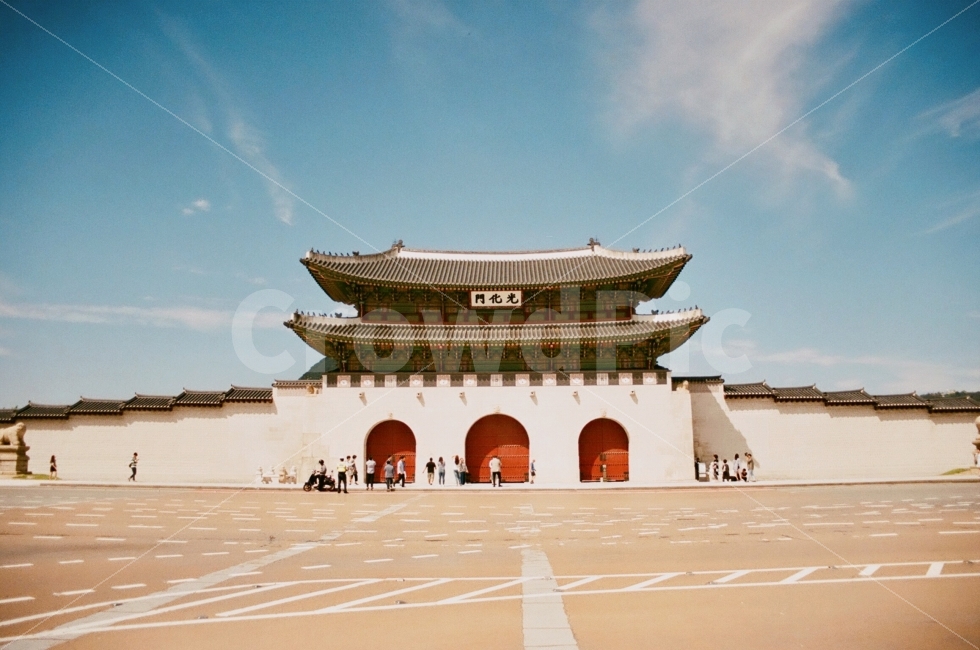 풍경,landscape,한국,korea,전통,tradition,도시,city,거리,street,사람,people,건물,건축,기와,한옥,하늘,sky,구름,자연,nature,광화문,랜드마크,landmark,tourist attraction,한국전통,한국문화,korean traditional,korean culture,감성,sensible,feeling,색깔,색상,색채,색감,color sense,color sensitivity,feeling of color