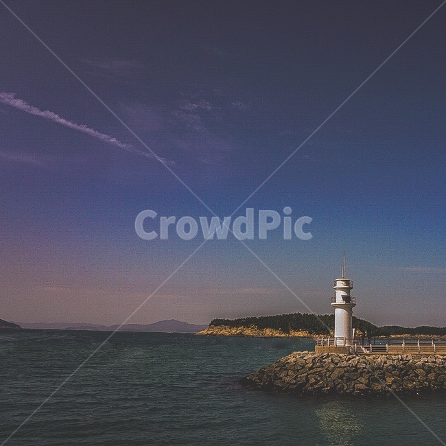 등대,보라빛하늘,하얀등대,바다,방파제,등대,lighthouse,outdoors,옥외,land,땅,nature,자연,shoreline,해안선,water,물