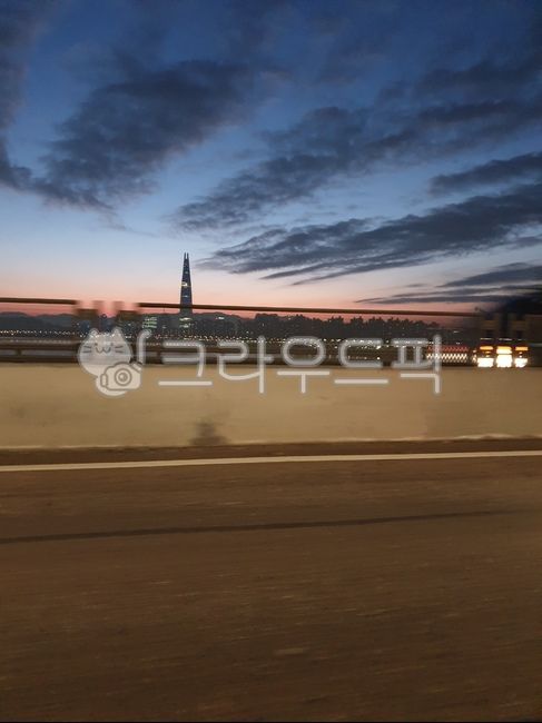 sky,evening time,way home,Lotte Tower,leave work,Han River