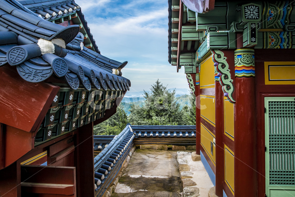 부석사,단청,기와,기와지붕,추녀,문화유산,세계문화유산,전통가옥,사찰,영주부석사,불교,무량수전,전통건축물,한국전통,한국문화,korean traditional,korean culture,건축물,건물외관,exterior,building,structure,architecture,construction