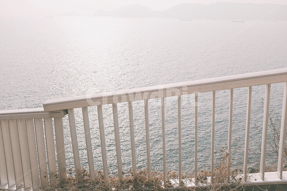 감성사진,봄,바다,하늘,풍경,영도,흰여울길,필름,색감,emotion,spring,sea,sky,landscape,film,color,자연,풍경,nature,landscape,감성,sensible,feeling,railing,난간,banister,handrail