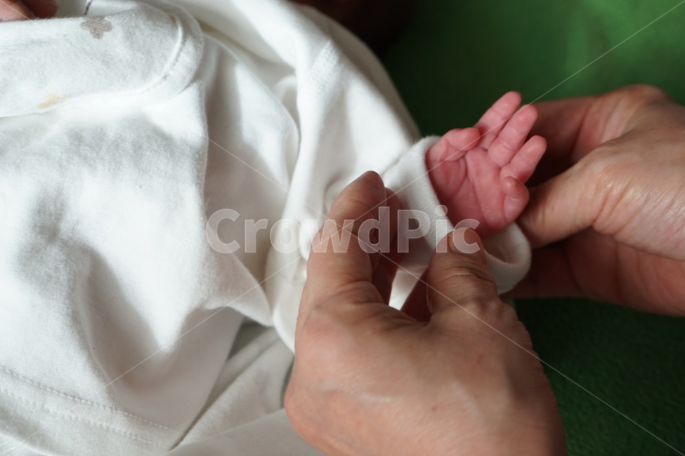 아기,손,신생아,옷,baby,hand,clothes,소매,newborn,사람,사람,인물,인간,human,person,신체일부,몸,body,영유아,아기,애기,아이,infants,baby