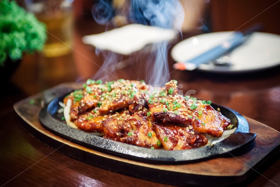 seasoning,Teppanyaki,Bulgogi,food photography,spicy meat,chili pepper paste,food,food smoke,daily,meat,Stirfried meat,snap