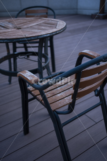 야외테라스,야외카페,카페,야외테이블,테라스,야외,테이블,의자,탁자,table,wood,woodtable,cafe,terrace