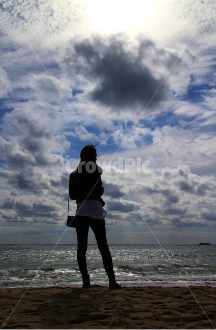 person,사람,human,인간,nature,자연,outdoors,weather,날씨,옥외,구름,양떼구름,풍경,여자,역광,하늘,바다,sea,바닷가,여행,사람,인물,인간,human,person