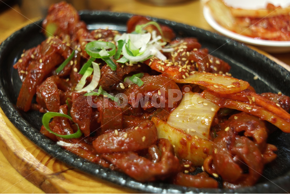 돼지껍데기,돼지껍데기볶음,돼기고기,술안주,소주안주,포장마차,포차,술한잔,양념구이,한국음식,음식,식재료,요리,food,cook,meal,dishes,food reserves,육류,고기,meat,한식,한국음식,한국요리,korean food,korean dishes,korean meal,korean cook