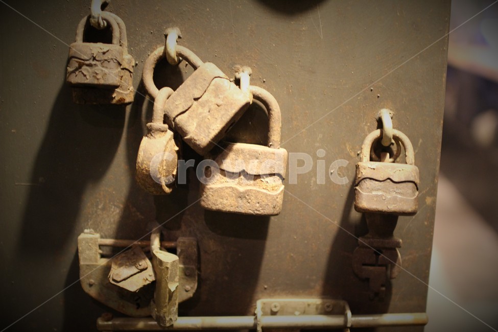 문화골목,자물쇠,닫힌마음,빛,그림자,light,lock,shadow,빈티지사진,빈티지느낌,빈티지감성,vintage,사물,물건,오브젝트,thing,object,matter
