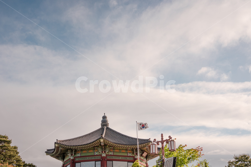 한옥,북악정,팔각정,태극기,하늘,전통,풍경,자연,서울,landscape,국기,flag,seoul,sky,한국전통,한국문화,korean traditional,korean culture,건축물,건물외관,exterior,building,structure,architecture,construction