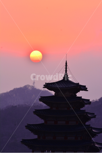 고궁,전통,탑,코리안,분화,보존,석양,태양,일몰,해질무렵,sunset,sun,tower,pagoda,traditional,korean,분위기,느낌,한국적,실루엣,산,고층탑,투어,관광,책자,가이드북,안내서,tour,광고,한국전통,한국문화,korean traditional,korean culture,랜드마크,landmark,tourist attraction,한국랜드마크,한국관광지,한국명소,korea landmark,korea tourist attraction,건축물,건물외관,exterior,building,structure,architecture,construction