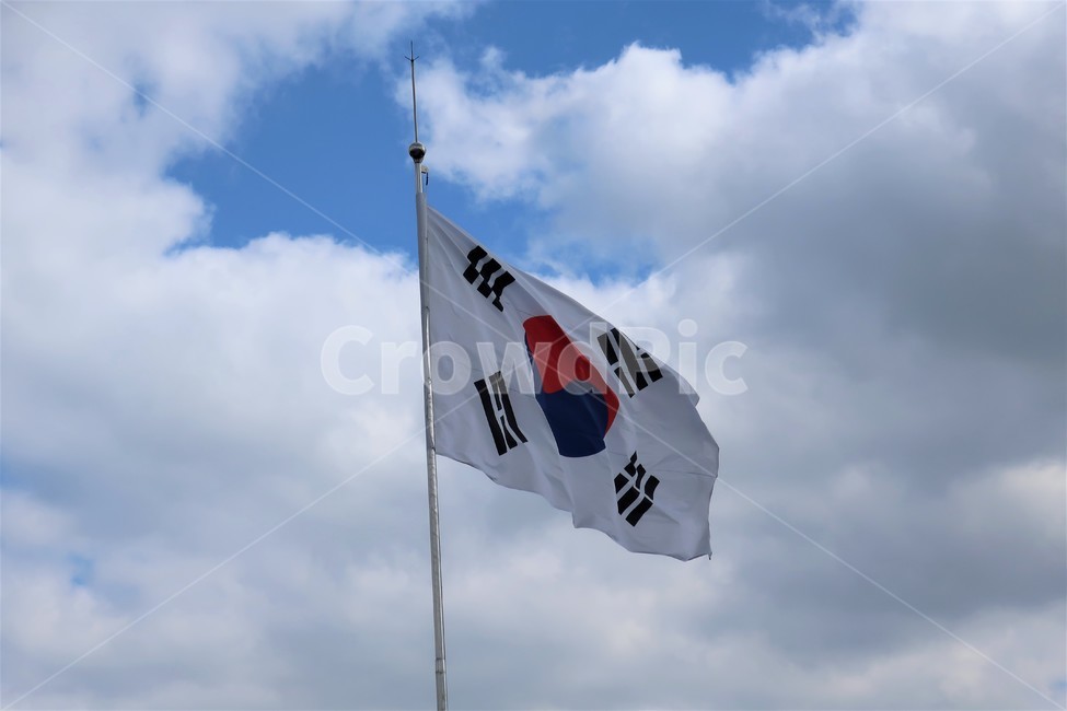 태극기,바람,국기봉,태극,건곤감리,깃봉,하늘,구름,깃발,애국,애국심