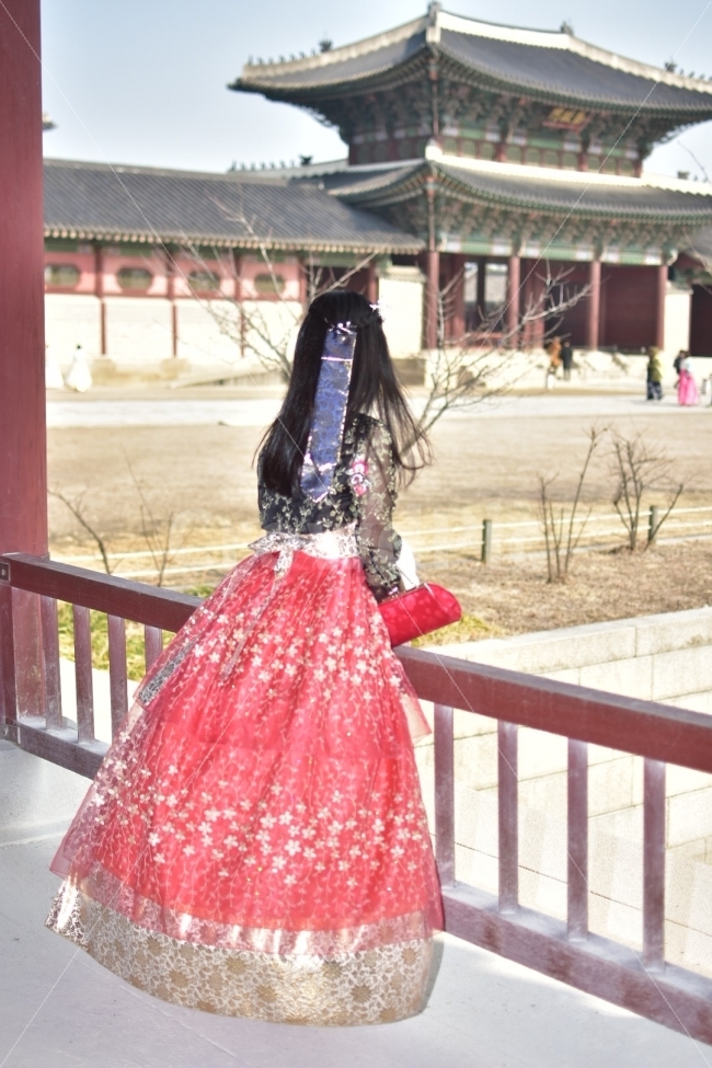 한복,경복궁,풍경,겨울,단아,랜드마크,landmark,tourist attraction,한국전통,한국문화,korean traditional,korean culture,한복,한국전통의상,hanbok,korean traditional clothes,사람,인물,인간,human,person,여성,여자,woman,female,lady