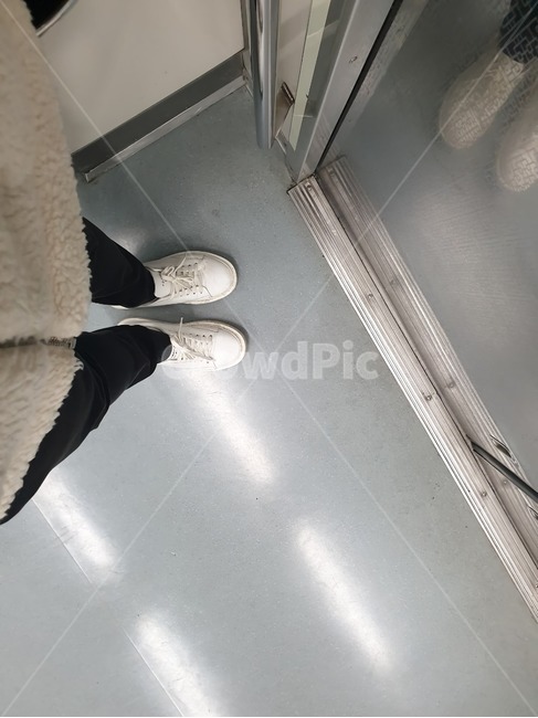 apparel,의복,clothing,의류,지하철,발
