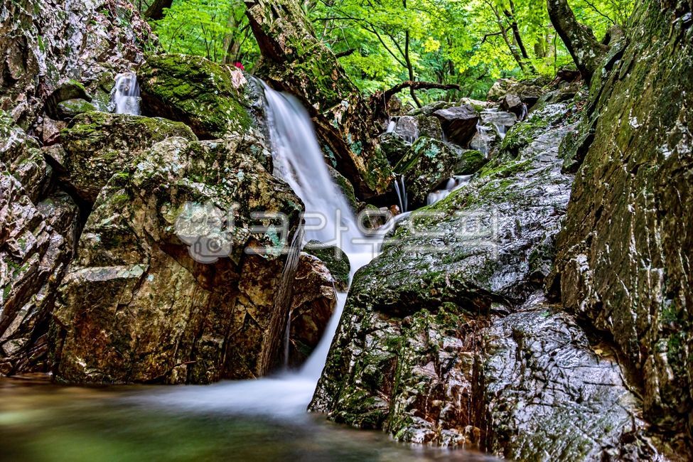 long exposure,scenery,scene,ravine,mountain valley,rock,view,mountain,Korean nature,sight,Soyosan Mountain,Korean landscape,nature,water,outdoor,korea,outdoors,Valley,gorge,valley,mountainvalley,soyosanmountain