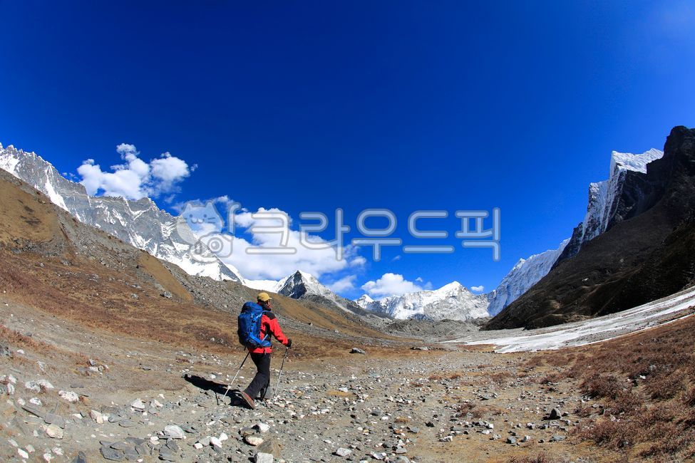 히말라야,트레킹,등산,아웃도어,네팔,산,야외,파란하늘,사람,인간,남자,등산가,등산객,산악인,눈,배낭,에베레스트산,경치,풍경,himalayas,trekking,hiking,nepal,mountains,outdoor,blueskies,people,humans,men,mountainclimbers,snow,backpack,mountaineverest,scenery,스포츠,레저,운동,sports,leisure,exercise