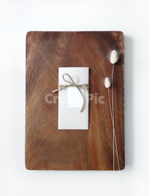 나무판자,말린식물,선물,편지,이벤트,질감,소품,나무무늬,prop,object,gift,event,driedplant,woodcuttingboard,texture,whitebackground,kitchentools,giftbox,latter,card,woodplank,기념일,축하,anniversary,congratulation,celebrate,celebration,사물,물건,오브젝트,thing,object,matter,연출,컨셉,콘셉,direction,concept,누끼,remove background