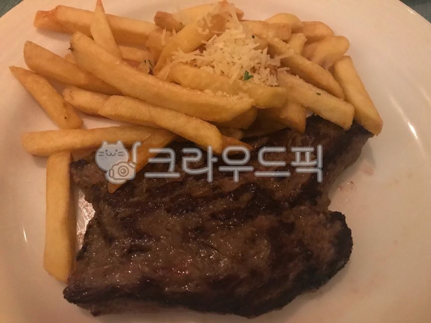 steak,fried food,beef,plate,thick,French Fries,potato,ingredients,frenchfries,cooking,roast,cook,food,meal,French fries,dish,meat,mukbang,Fried Potatoes