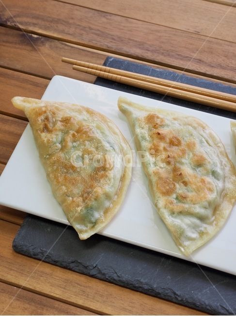 dumpling,plate,Korean culture,Chinese food,food,food culture,Baked dumplings,Asia,Grilled dumplings,background,culture,Asian food,Flat dumplings,tradition