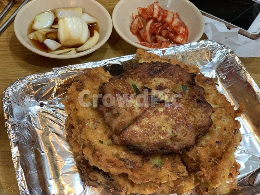 빈대떡,광장시장,한식,시장,지짐이,전,비오는날,mungbeanpancakes,pancakes,koreanfood,gwangjangmarket,marketfood,streetfood,mungbeanpancake,bindaetteok,nokdujeon,koreanstreetfood