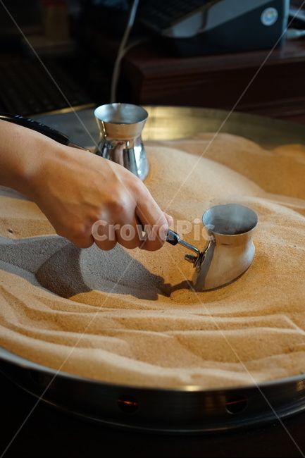 모래커피,커피,샌드커피,원두,커피추출,coffee,카페,사람,인물,인간,human,person,신체일부,몸,body,커피,카페,coffee,cafe
