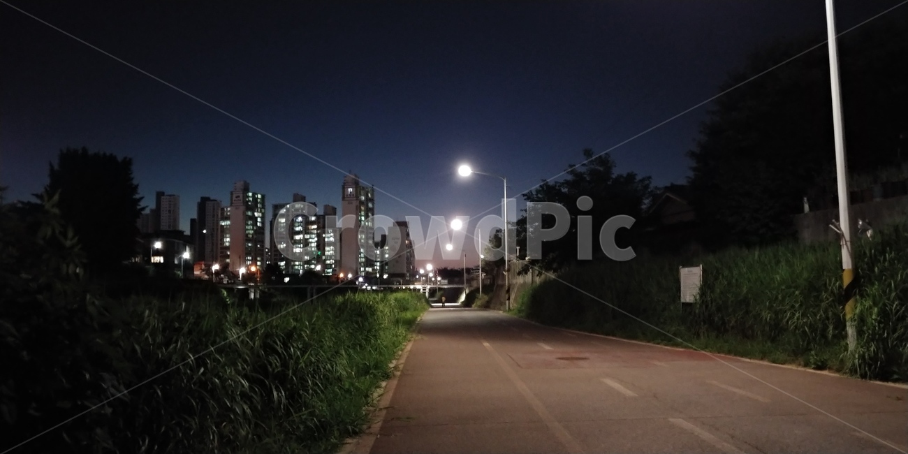 산책,밤,거리,불빛,산책로,야경,밤,풍경,nightscape,night,landscape,도시,city,asphalt,아스팔트,road,도로